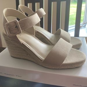 NEW Wedge Sandals 8.5